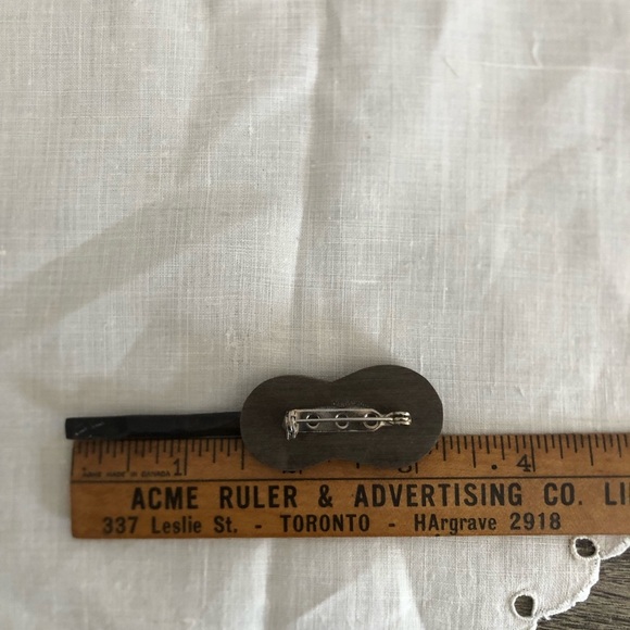 Handcrafted Guitar Brooch - Picture 5 of 9